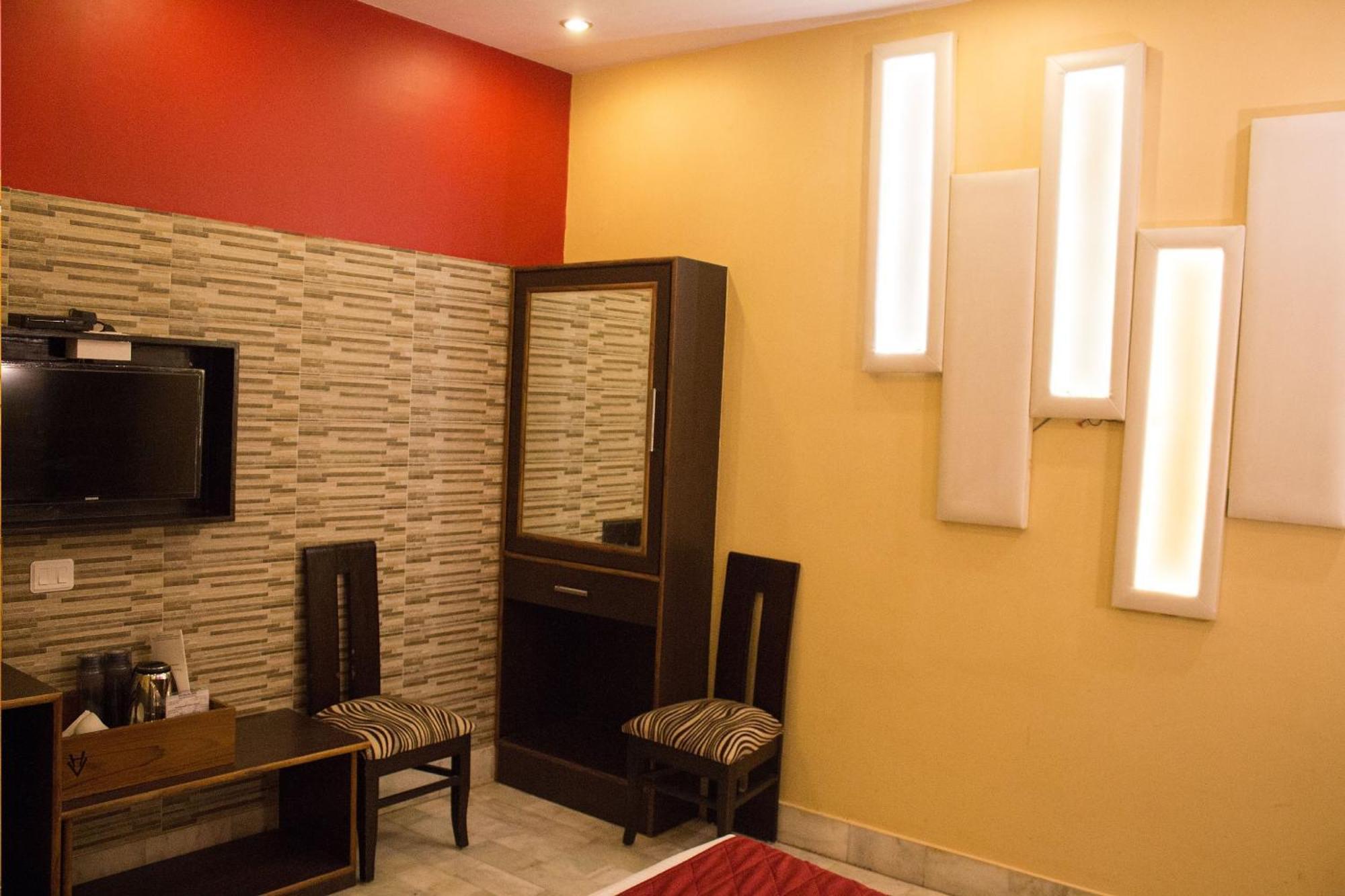 Varuna Hotel